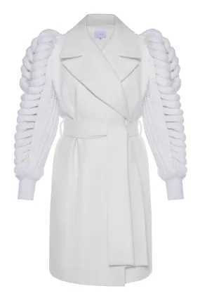 BELTED WHITE COAT WITH KNITTED SLEEVES