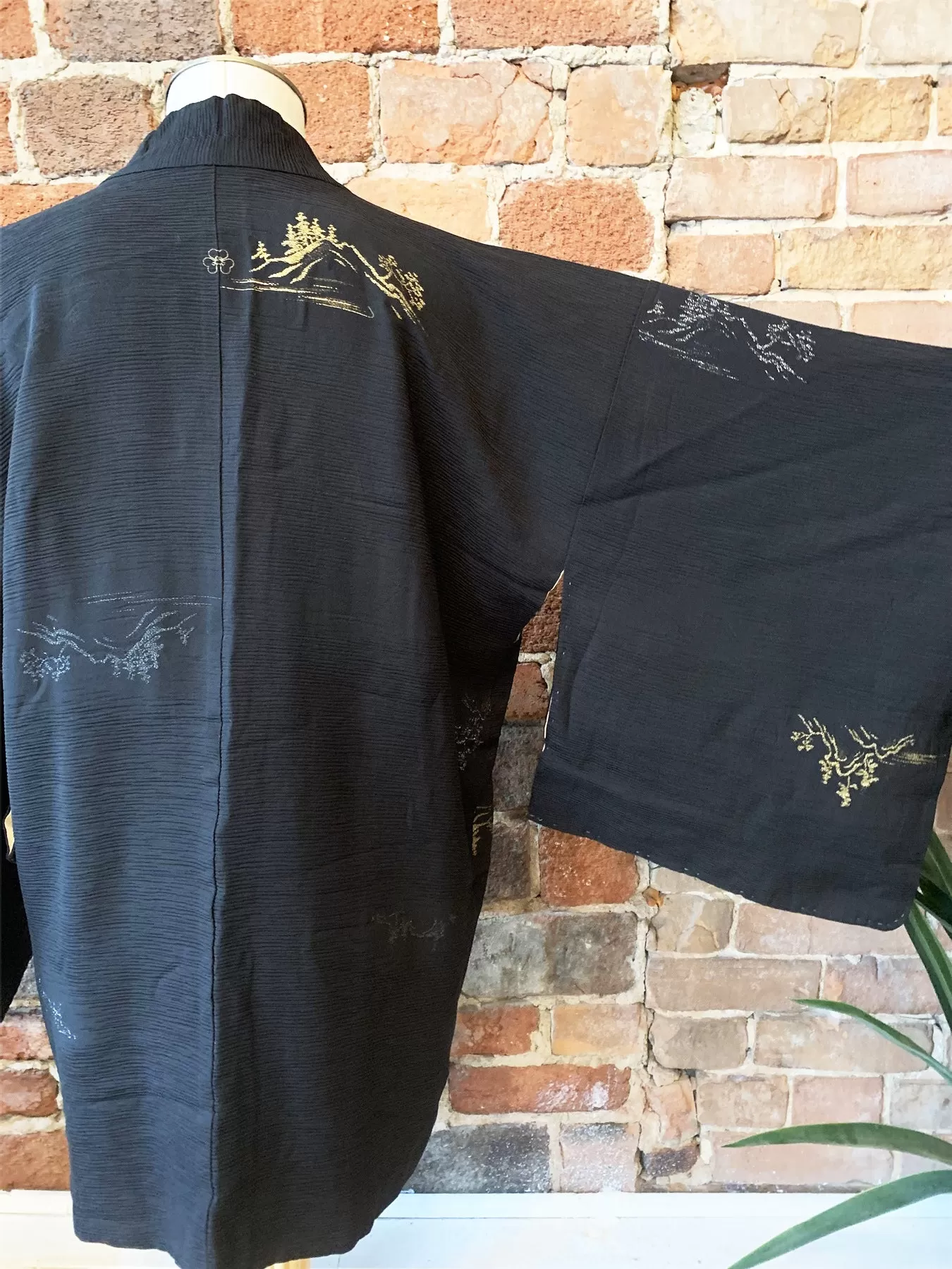 New Arrival ! Vintage Haori/Kimono Black Floral 1960s